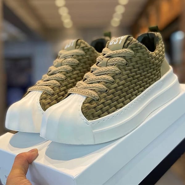 Design Striped Shell Heads Shoes Man Fashion soft lightweight skateboard Sneakers Mens Retro Camel Summer Shoes Trend 2024