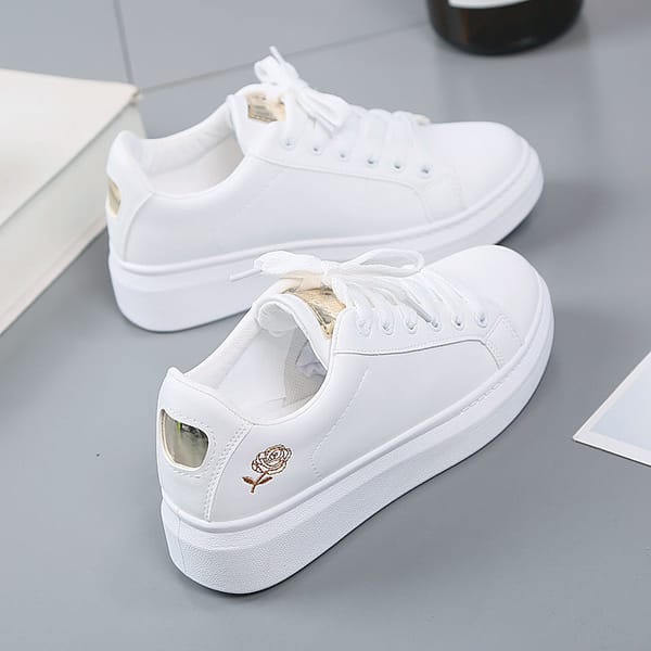 Spring Women Casual Shoes White Breathable Embroidered Flower Lace-Up Women Sneakers Fashion Korean version Women Tennis shoes